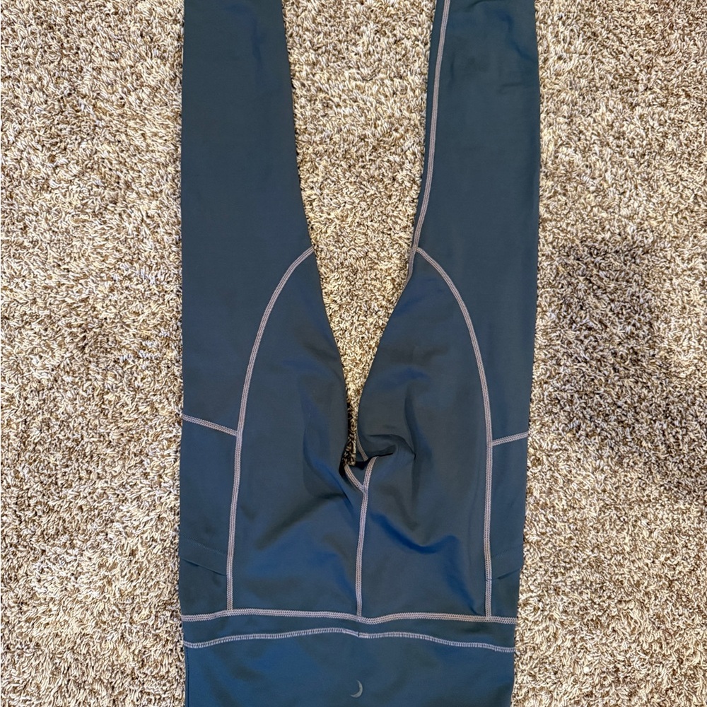 ZYIA Gray Leggings with Stretchy Fit and Seam Detailing